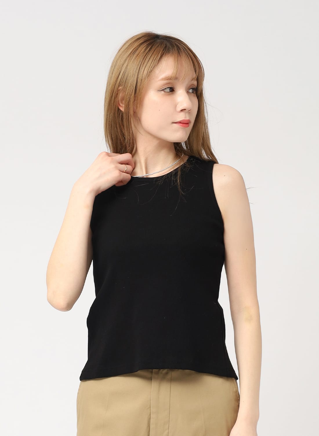 RYU KAGA(リュウ カガ)/Back slit tank-top(バック スリット