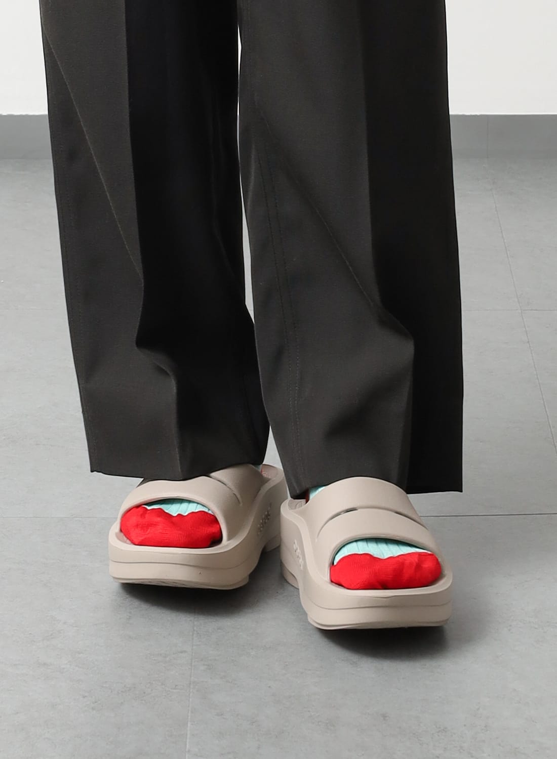 ウーフォス OOFOS OOmega OOahh (ウーメガ ウーアー) 厚底