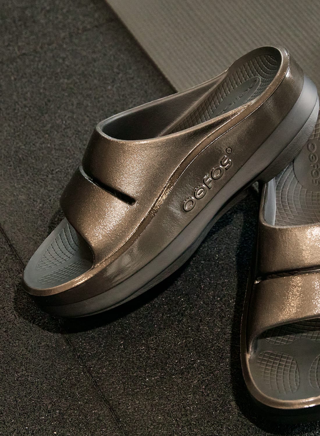 ウーフォスウーメガ OOmega Ooahh Luxe 22cm ウーフォス/OOFOS OOmega OOahh Luxe（ウーメガウーアールクス