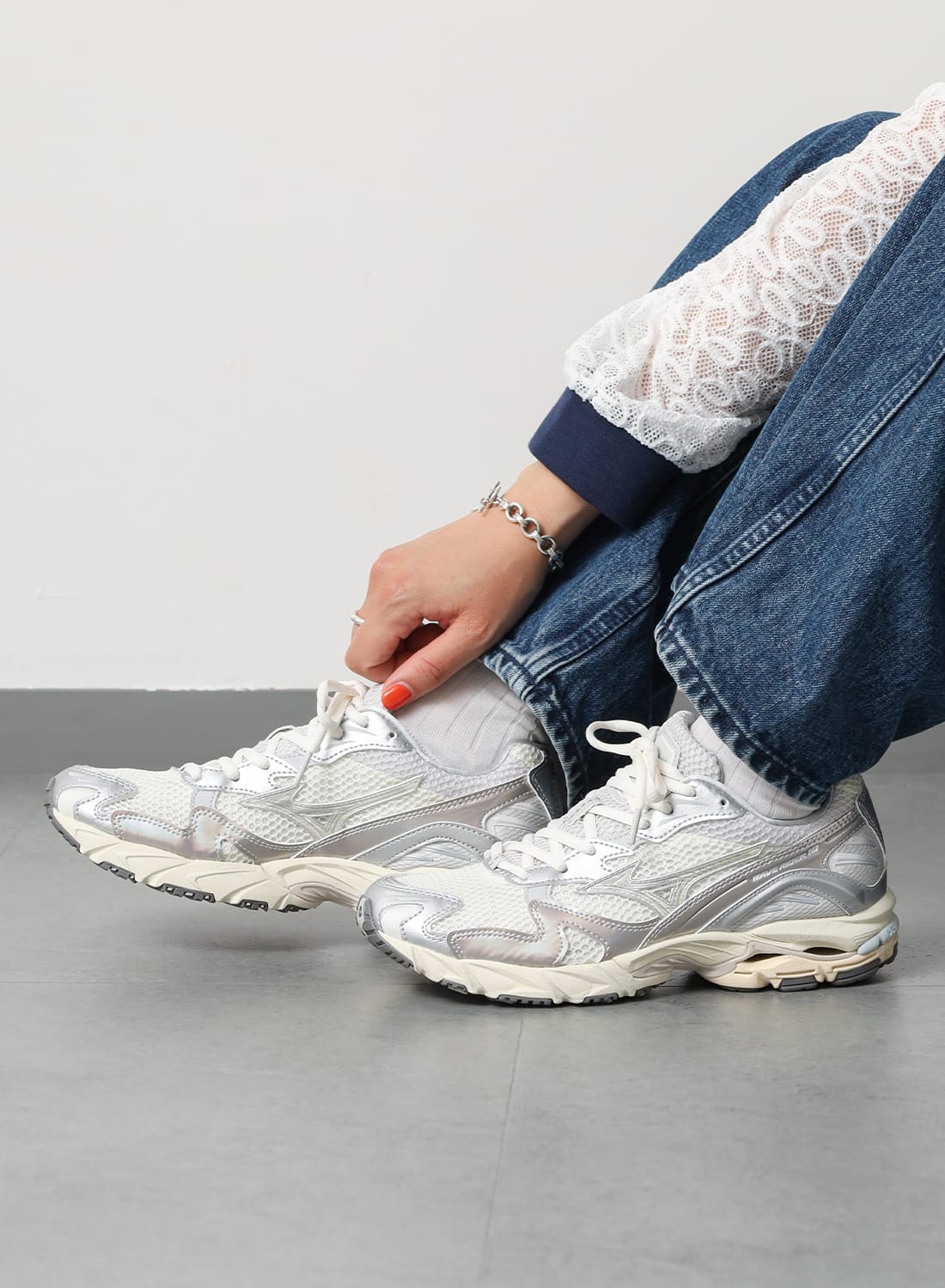 マーガレット CALIFORNIA 78 EX MONUMENT BLUE / CREAM レトロな雰囲気を残し